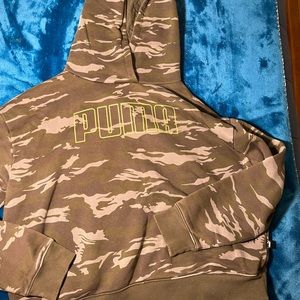 puma camo hoodie. small